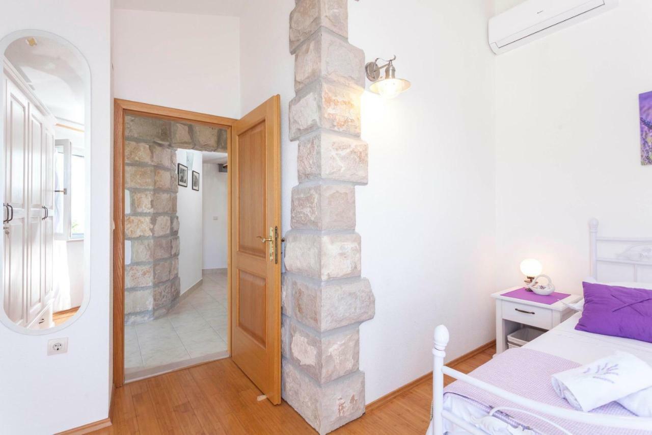 Holiday Home Lavanda Grubisic Tučepi Buitenkant foto